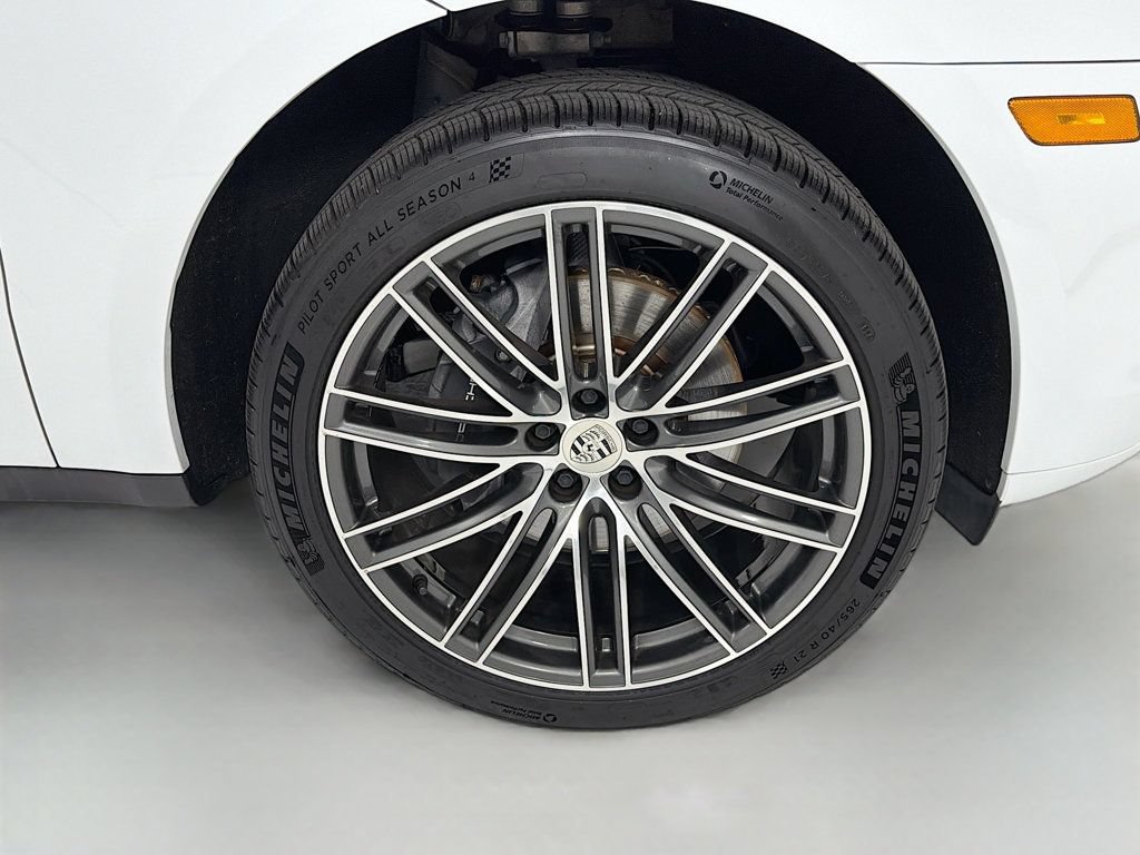 Certified 2023 Porsche Macan AWD/4WD image 35