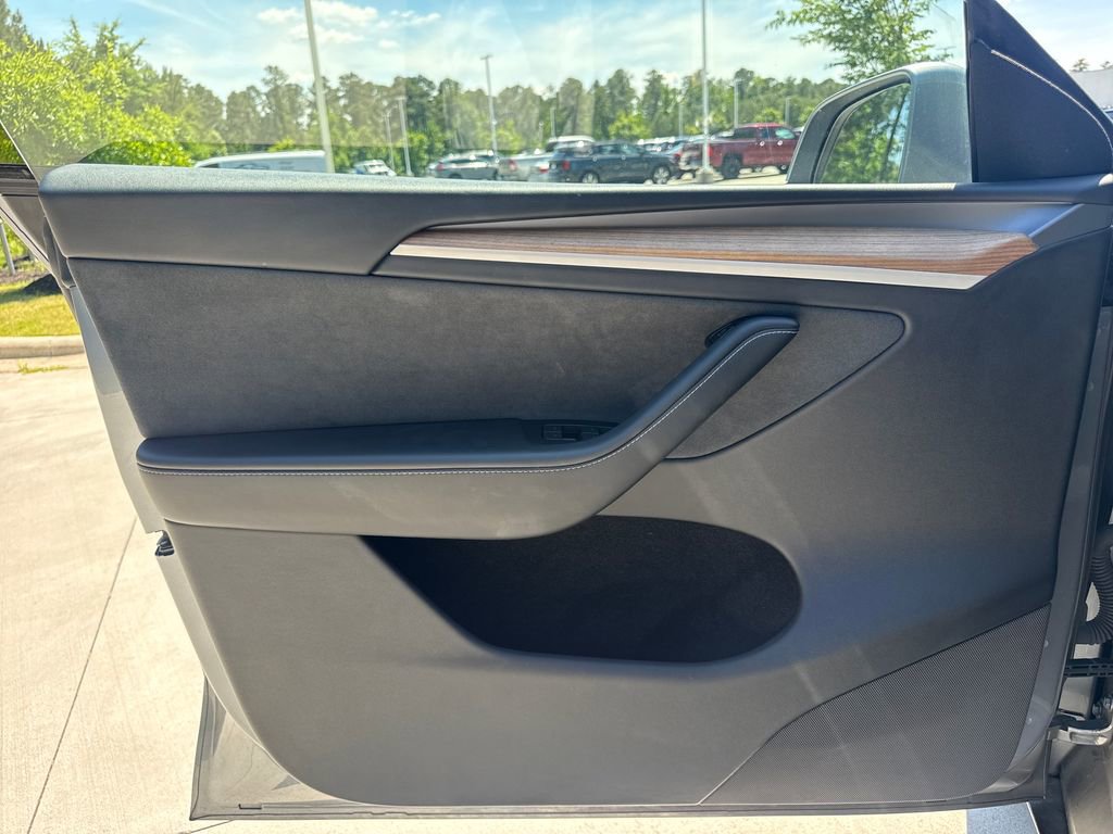 Used 2024 Tesla Model Y Performance AWD/4WD image 14