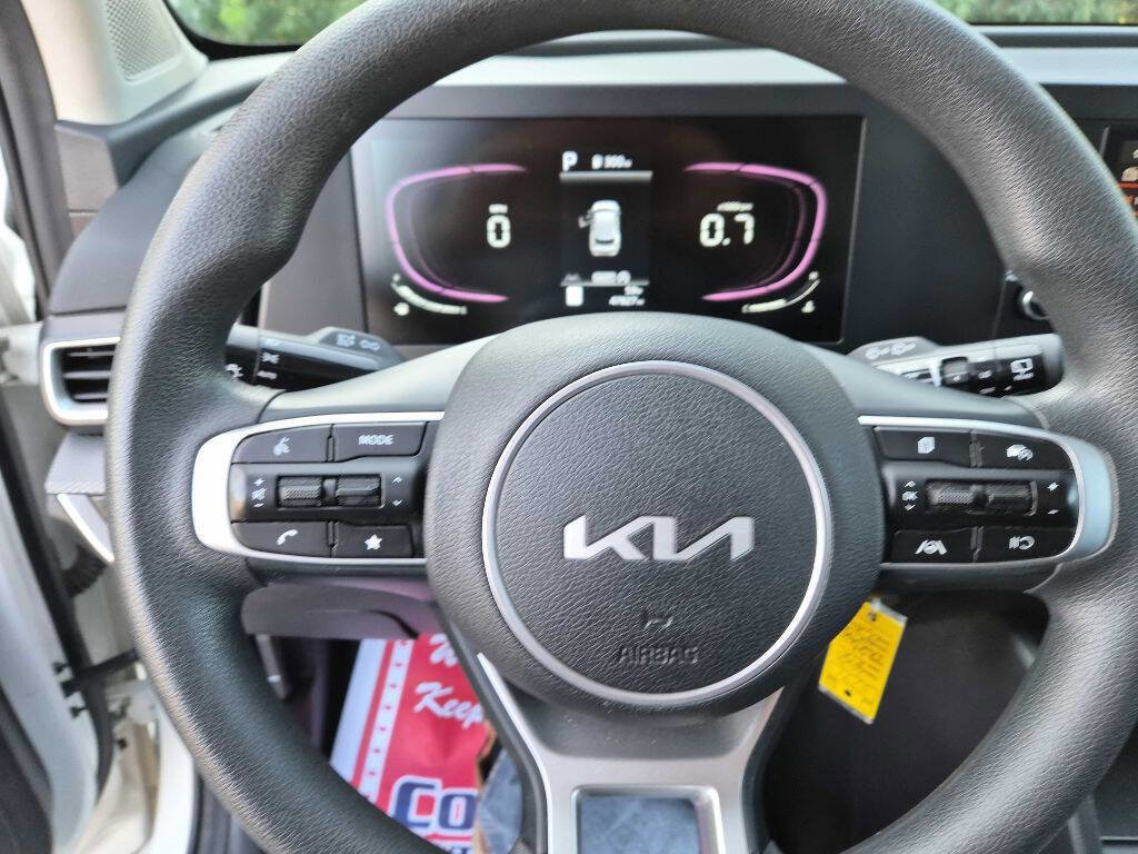 Used 2024 Kia Sportage LX image 12
