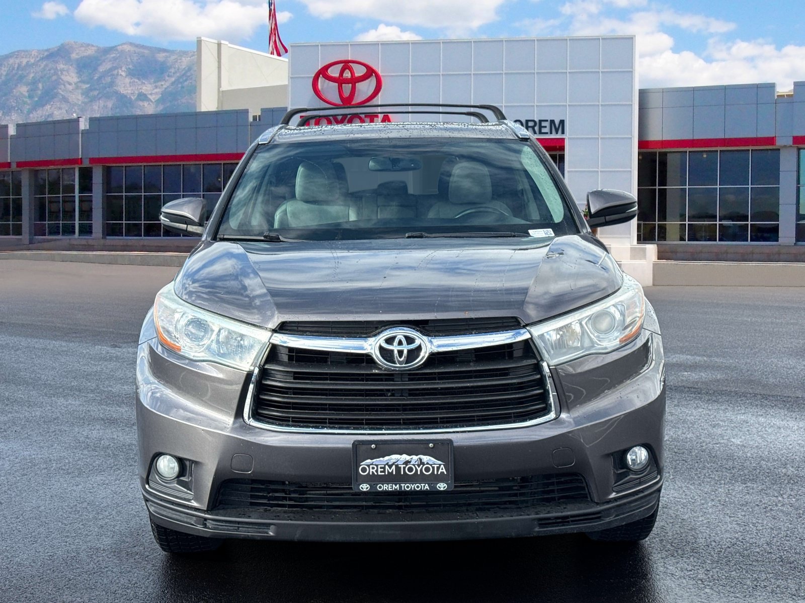 Used 2016 Toyota Highlander XLE w/ Four Season Floor Mat Package AWD/4WD image 2