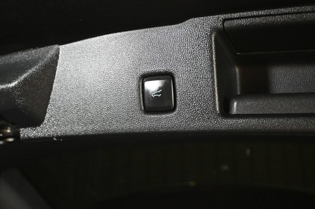 Used 2020 Ford Escape Titanium FWD image 22