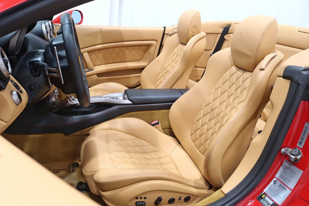 Used 2012 Ferrari California RWD image 23