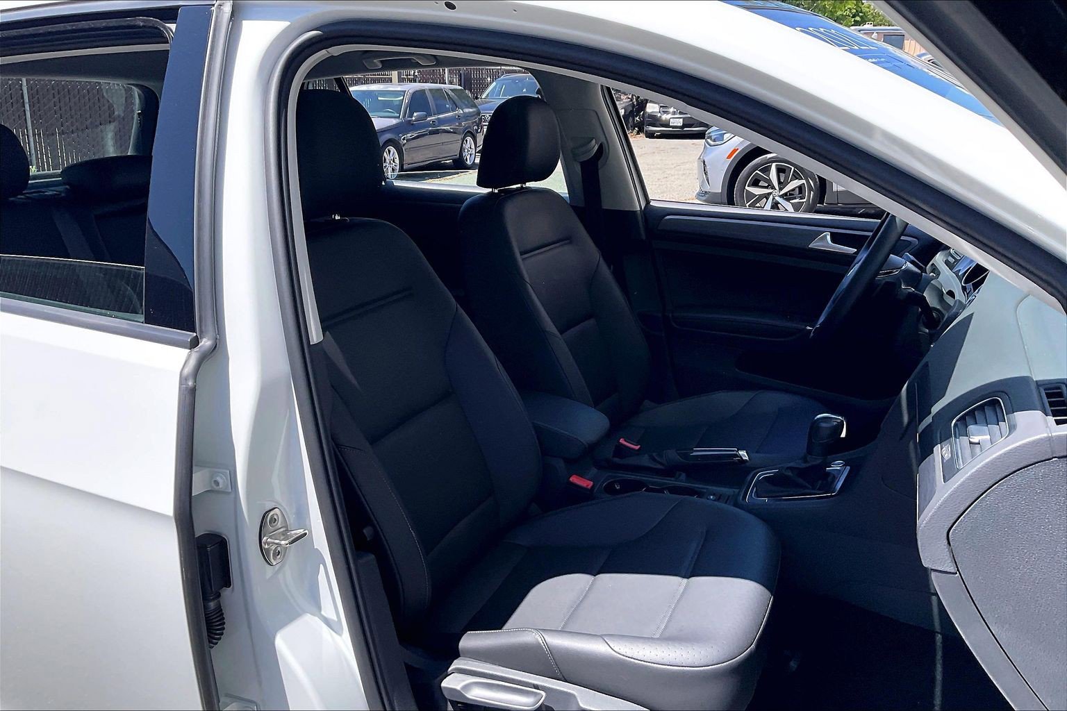 Certified 2021 Volkswagen Golf 4-Door FWD image 6
