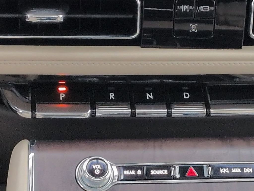 Used 2023 Lincoln Aviator Reserve w/ Equipment Group 201A image 17