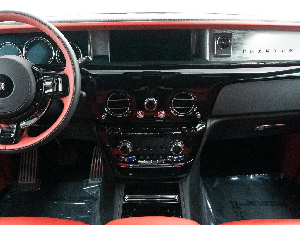 Certified 2024 Rolls-Royce Phantom Sedan w/ The Phantom Package image 39
