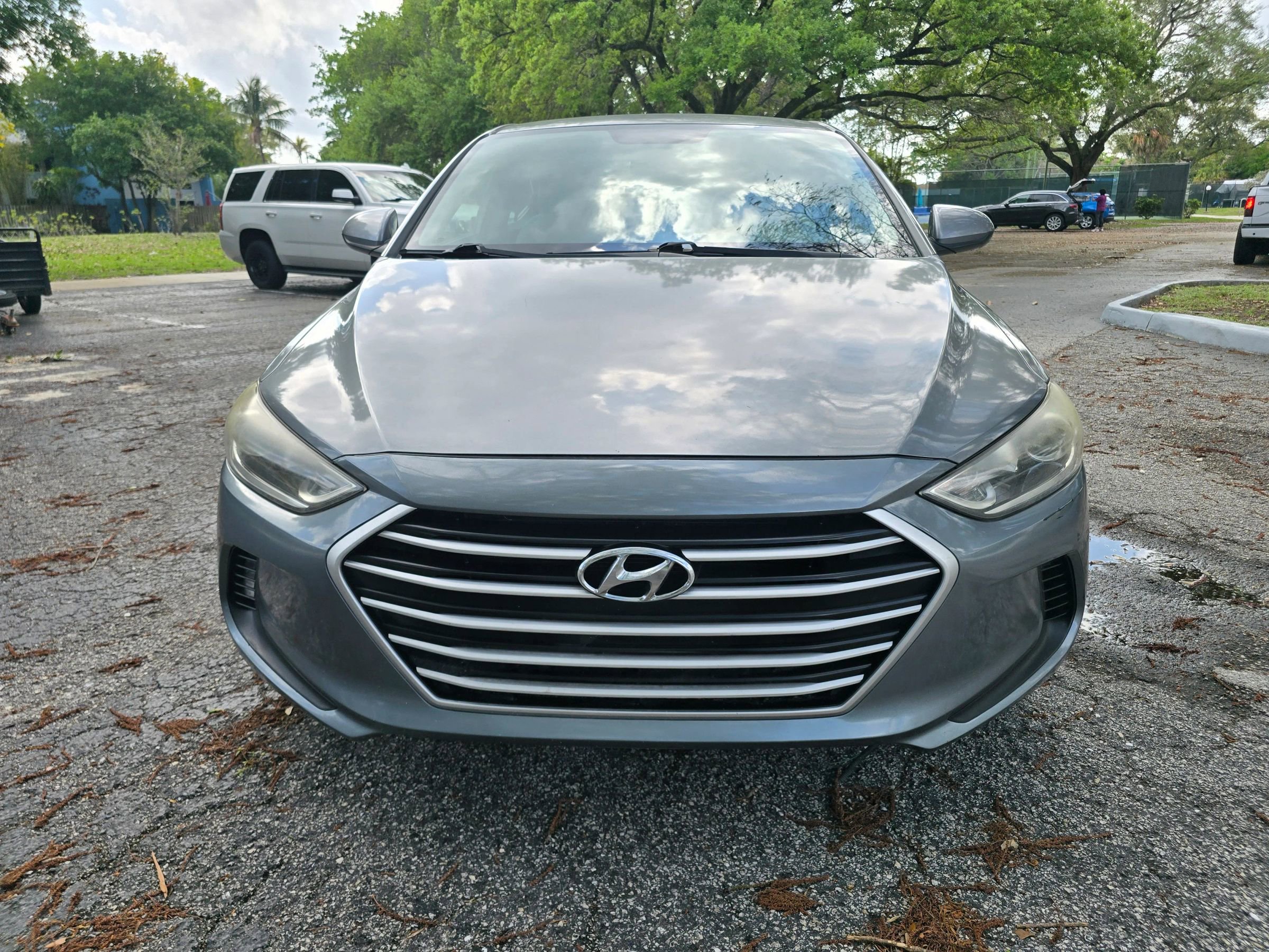 Used 2017 Hyundai Elantra SE image 2