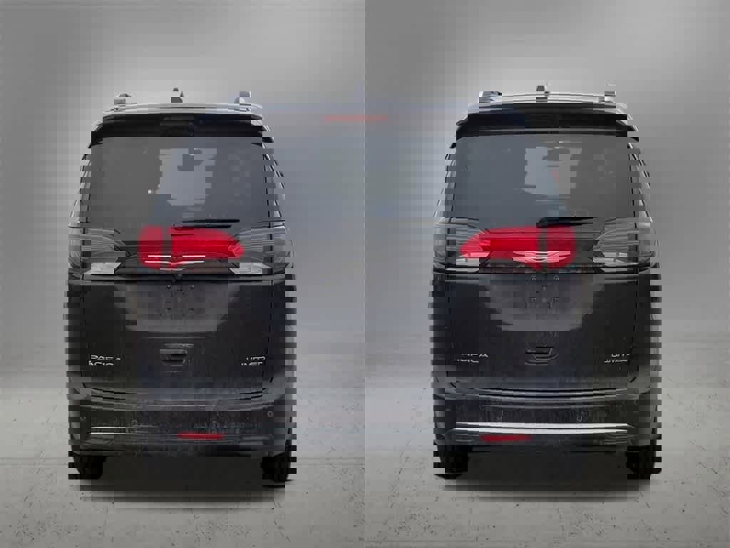 Used 2017 Chrysler Pacifica Limited image 5