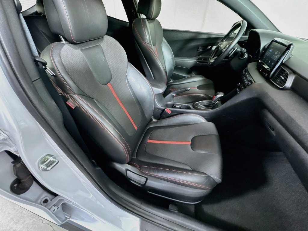 Used 2019 Hyundai Veloster Turbo FWD image 34
