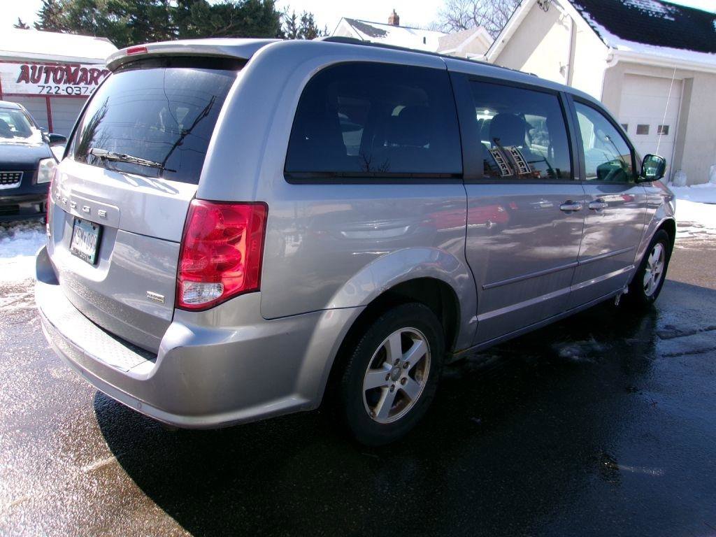 Used 2013 Dodge Grand Caravan SXT w/ Rear Park Assist Pkg FWD image 4