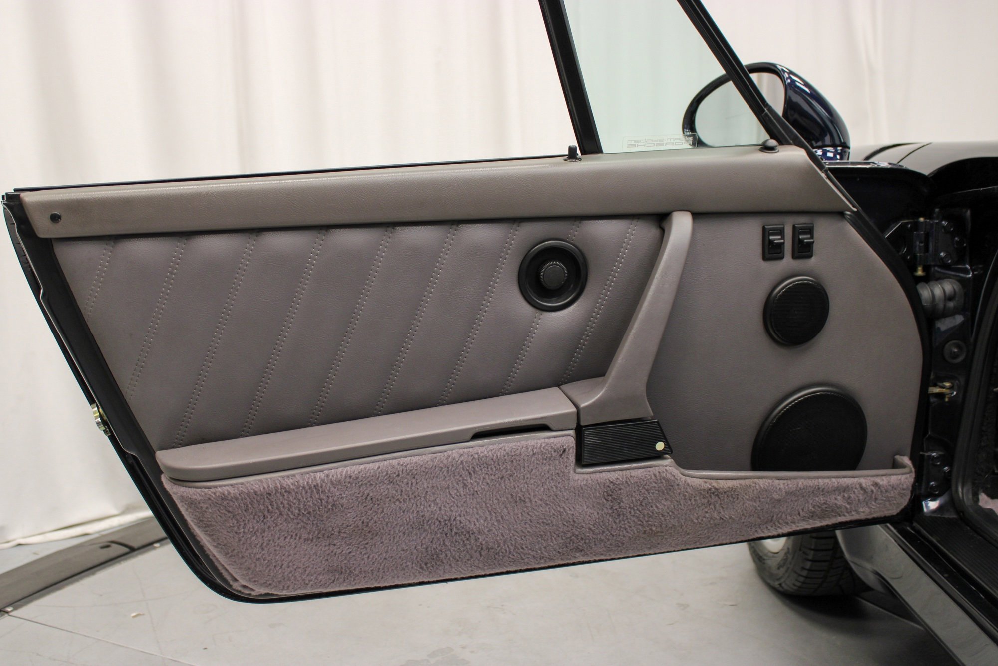 Used 1992 Porsche 911 America Roadster image 32