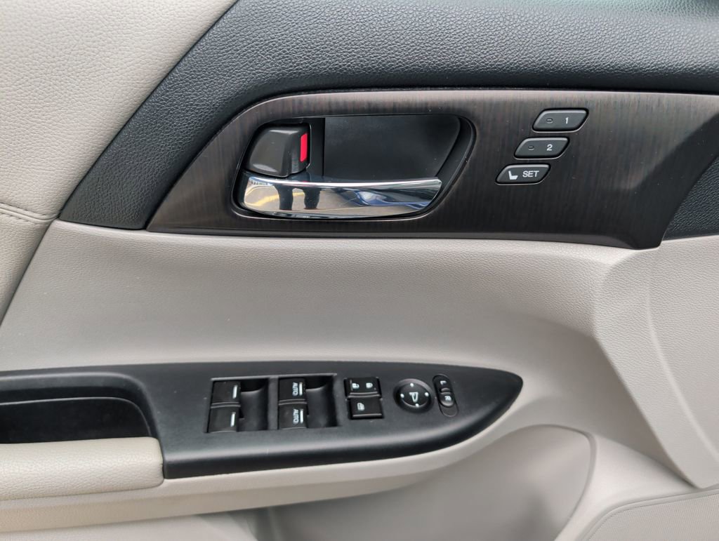 Used 2015 Honda Accord EX-L image 10