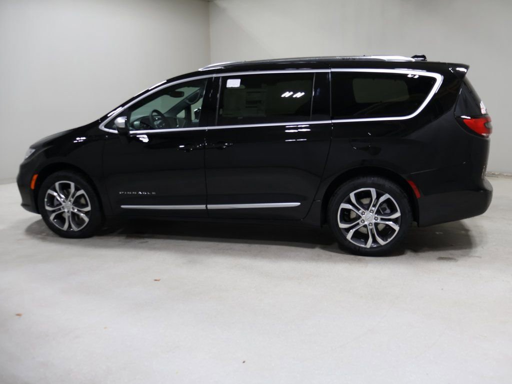 New 2026 Chrysler Pacifica Pinnacle w/ Trailer Tow Group image 4