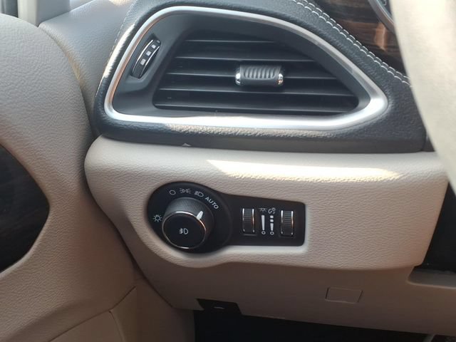 Used 2022 Chrysler Pacifica Limited FWD image 22