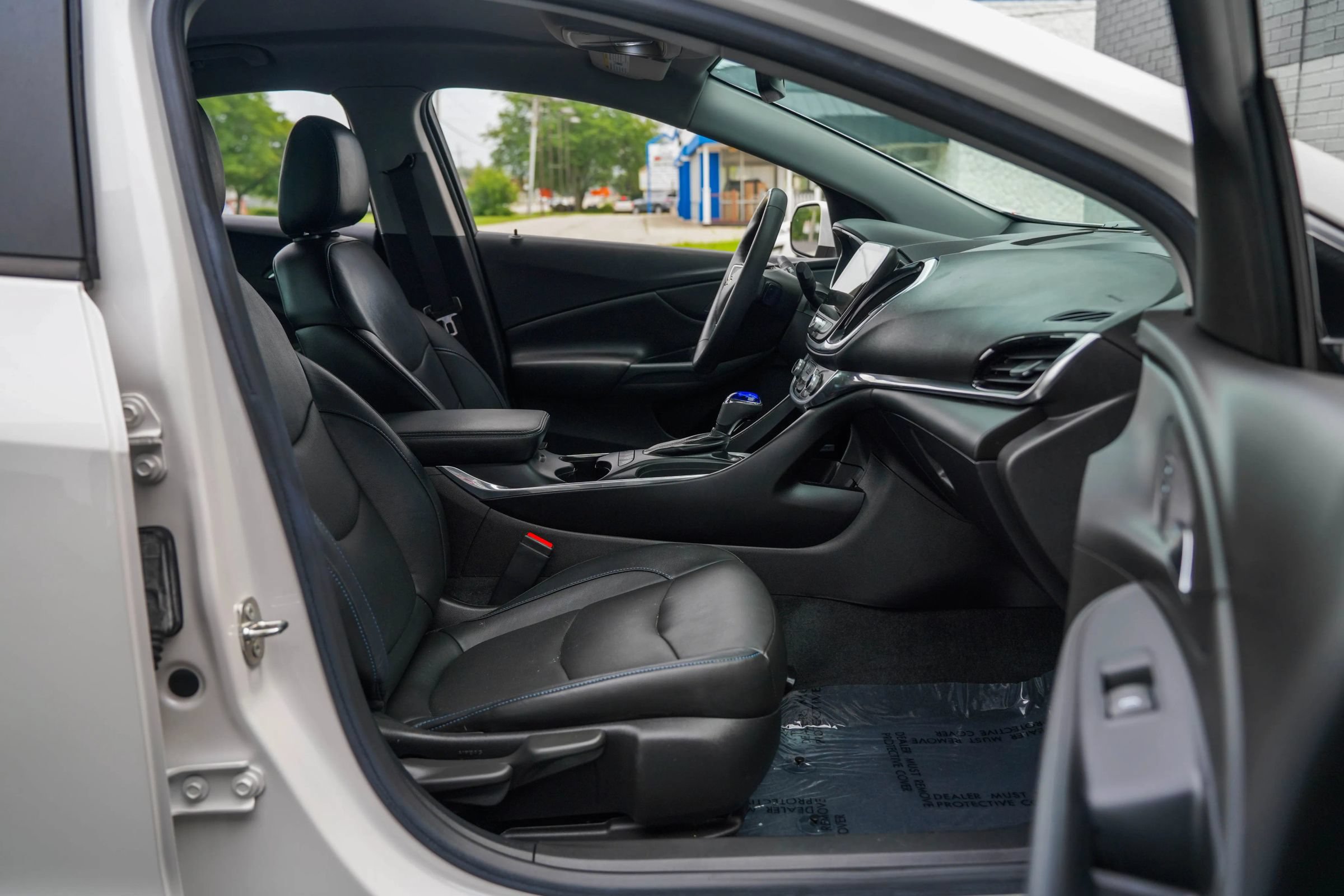 Used 2018 Chevrolet Volt Premier w/ Driver Confidence Package FWD image 26