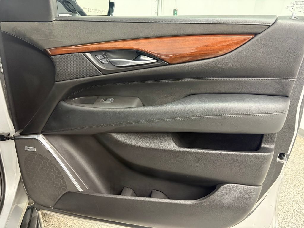 Used 2017 Cadillac Escalade ESV Luxury AWD/4WD image 43