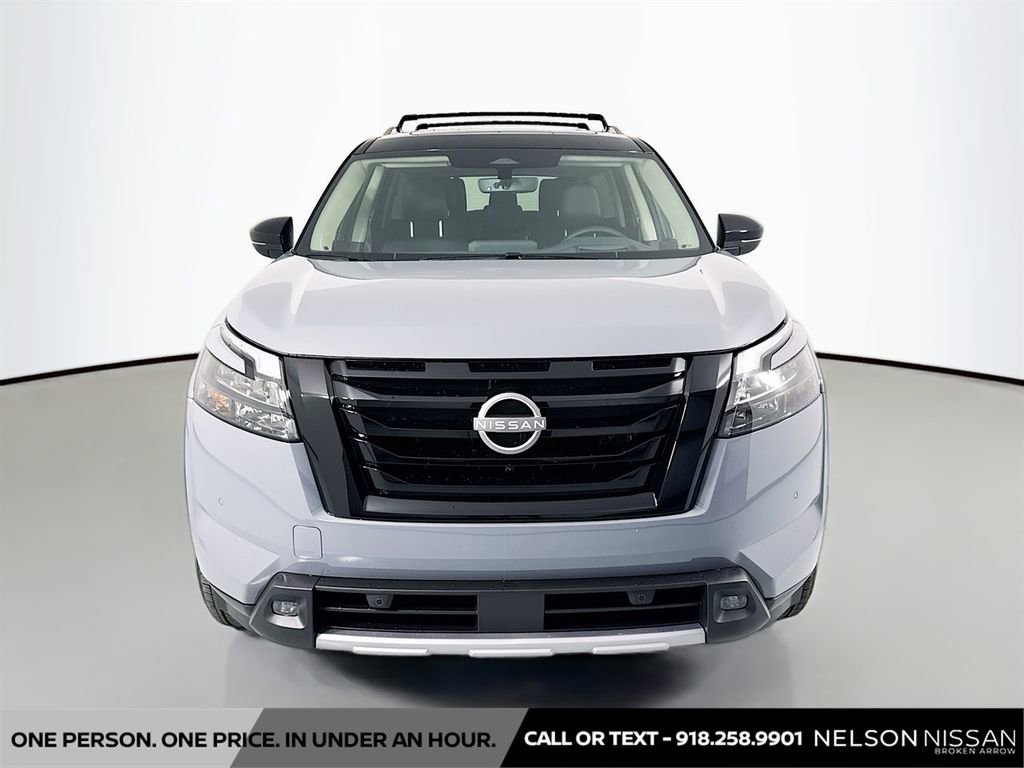 New 2025 Nissan Pathfinder Platinum w/ Black Appearance Package image 2