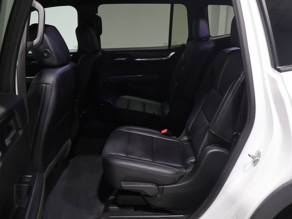 Used 2024 GMC Acadia Elevation AWD/4WD image 17