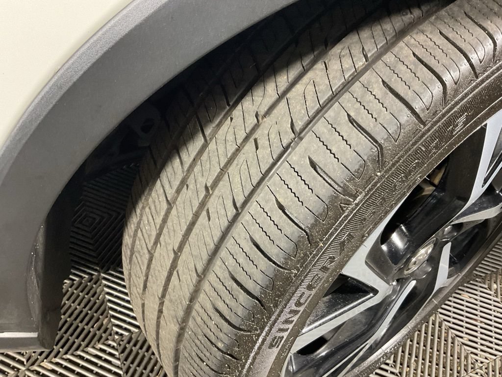 Used 2018 Toyota C-HR XLE FWD image 38