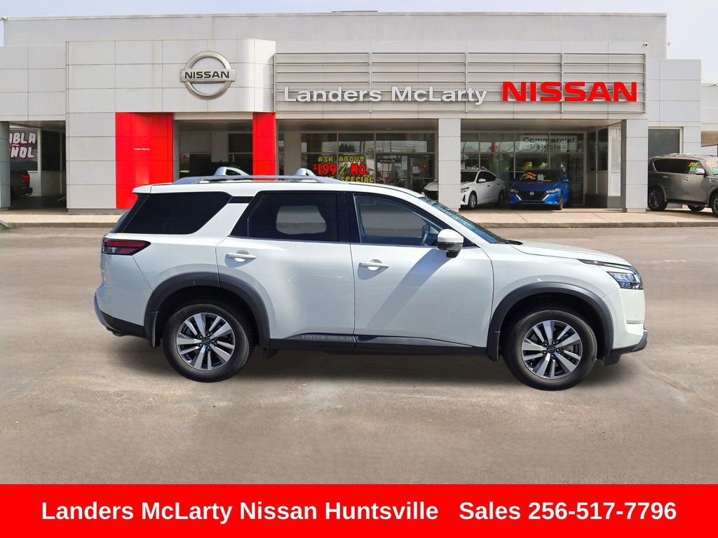 Used 2022 Nissan Pathfinder SL FWD image 2