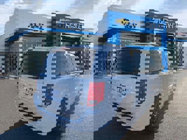 Used 2017 Dodge Grand Caravan GT image 2