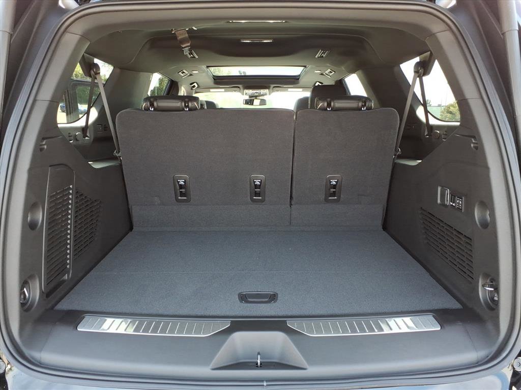 New 2026 Chevrolet Suburban Premier w/ Sun And Tow Package AWD/4WD image 9