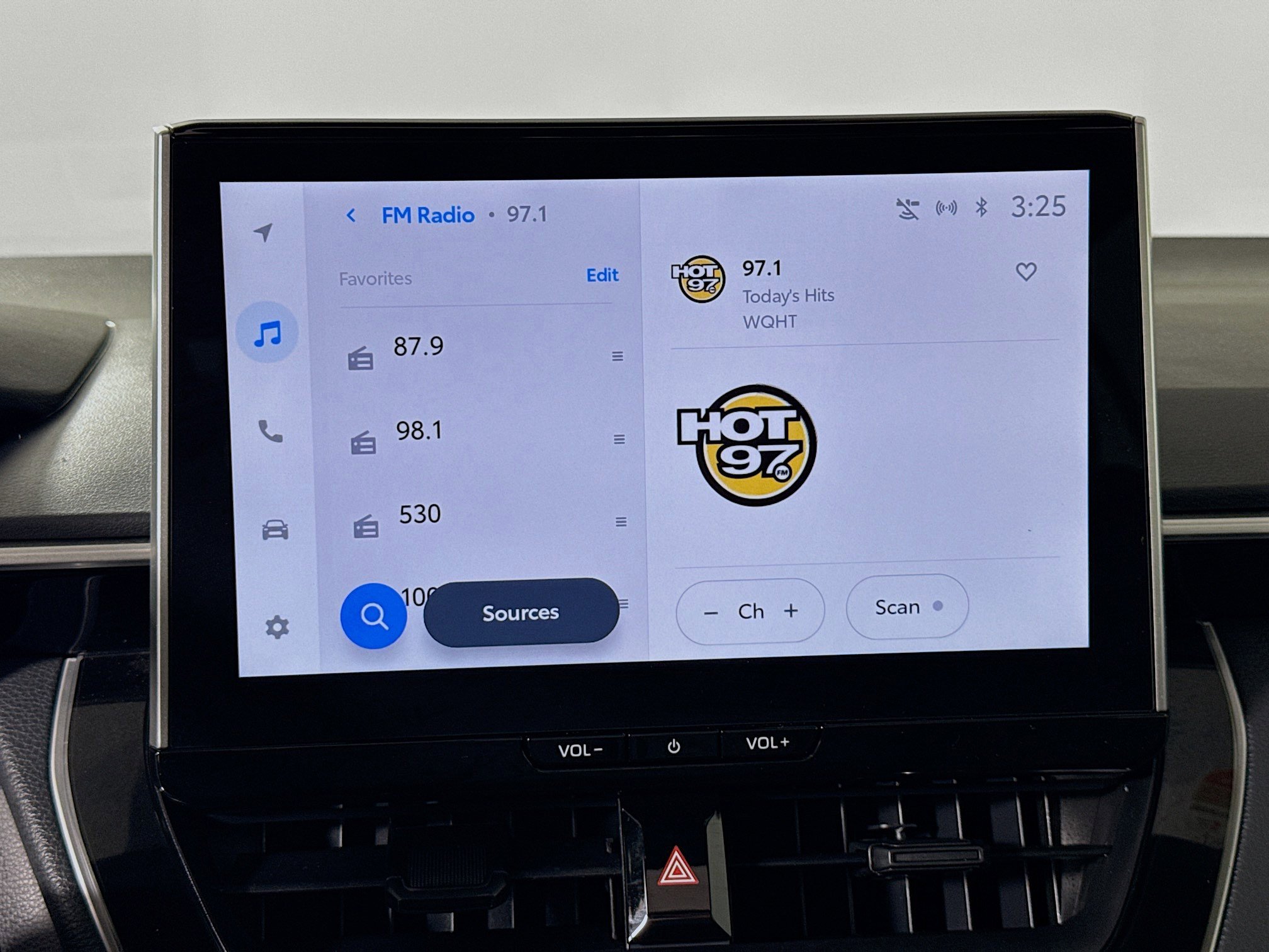 Certified 2025 Toyota Corolla SE w/ SE Premium Package image 15