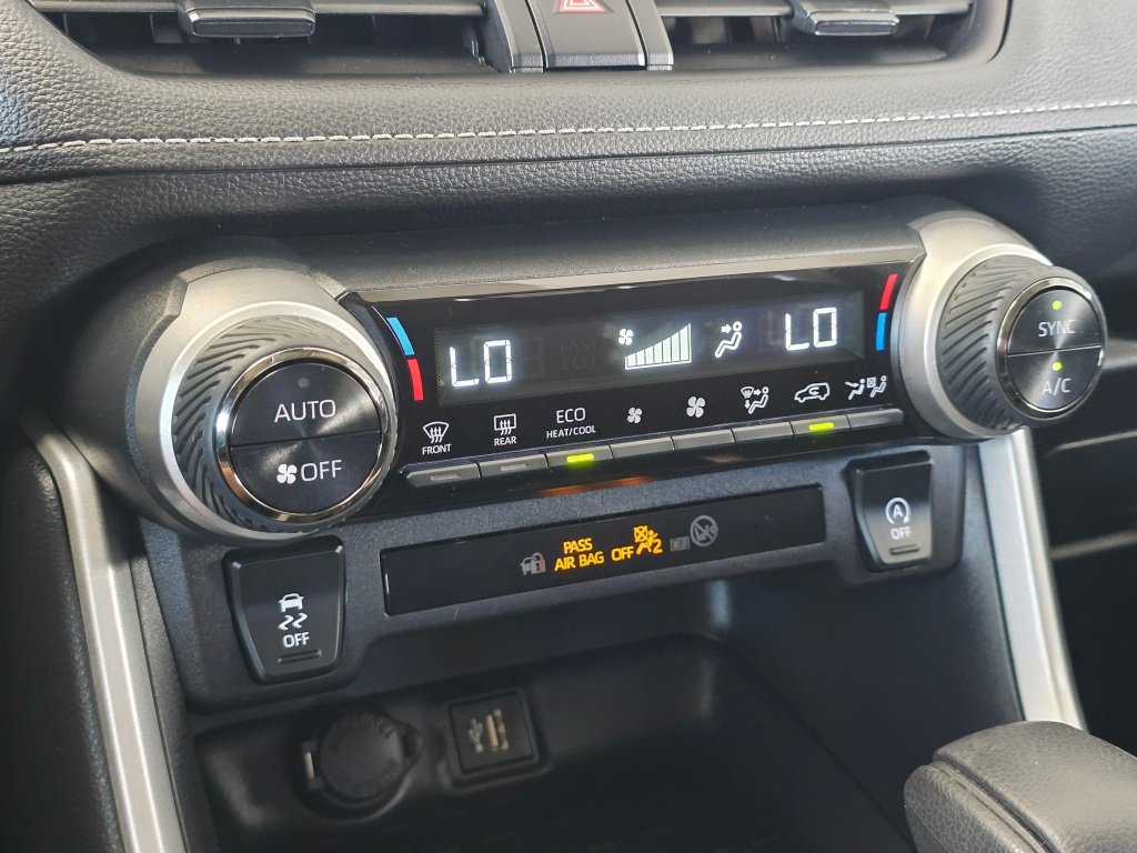 Used 2025 Toyota RAV4 XLE AWD/4WD image 27