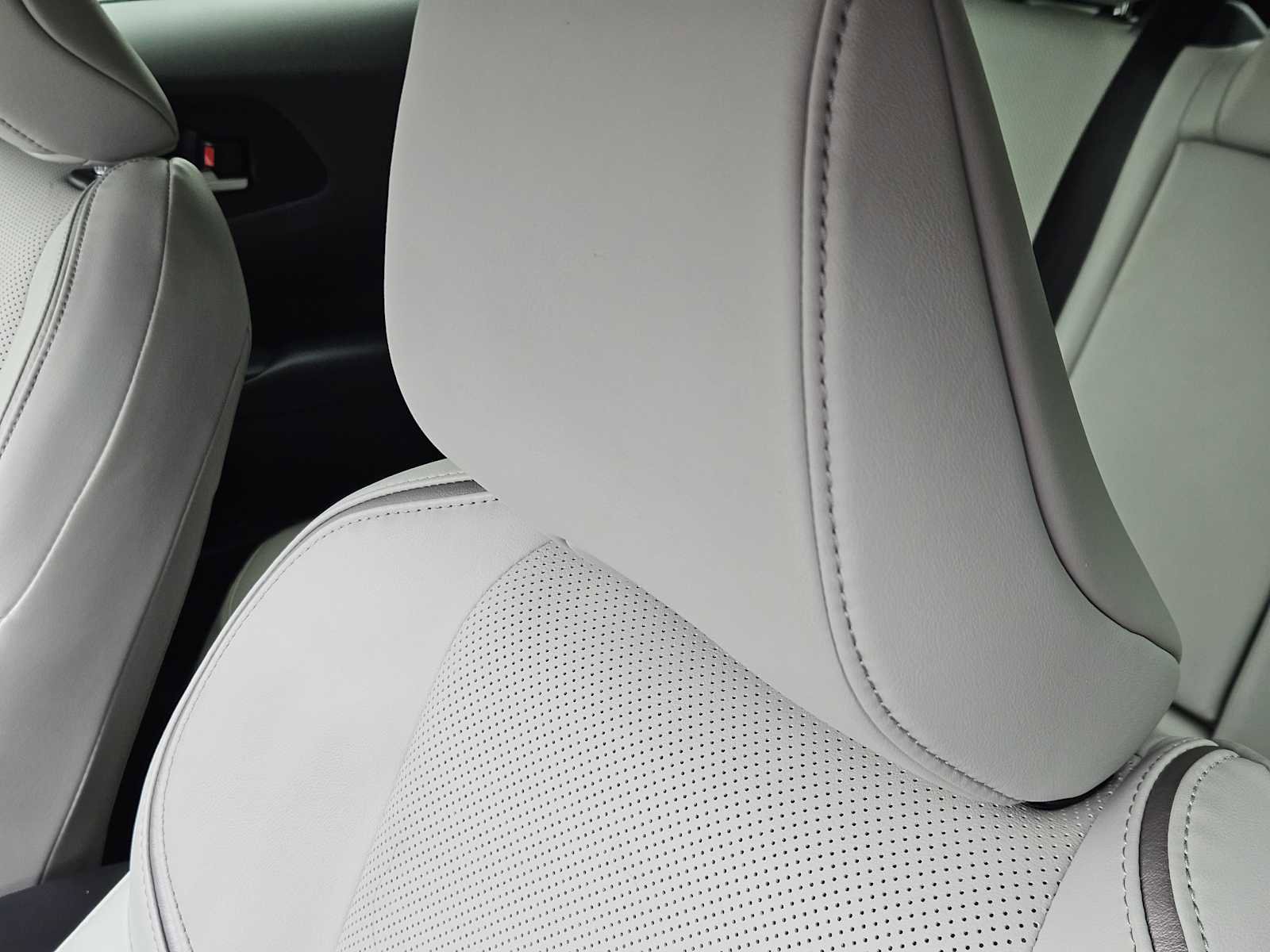 Used 2024 Toyota Prius XLE image 15