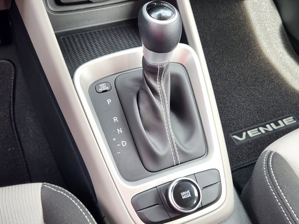 Used 2023 Hyundai Venue SEL FWD image 21