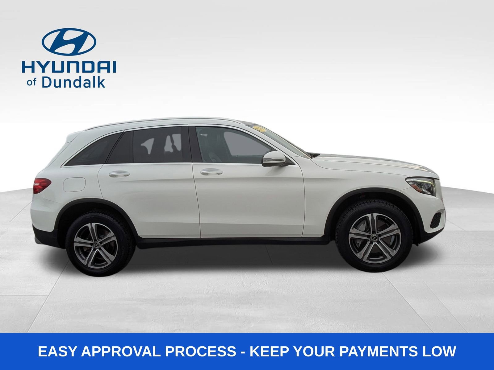Used 2019 Mercedes-Benz GLC 300 4MATIC w/ Premium Package image 9
