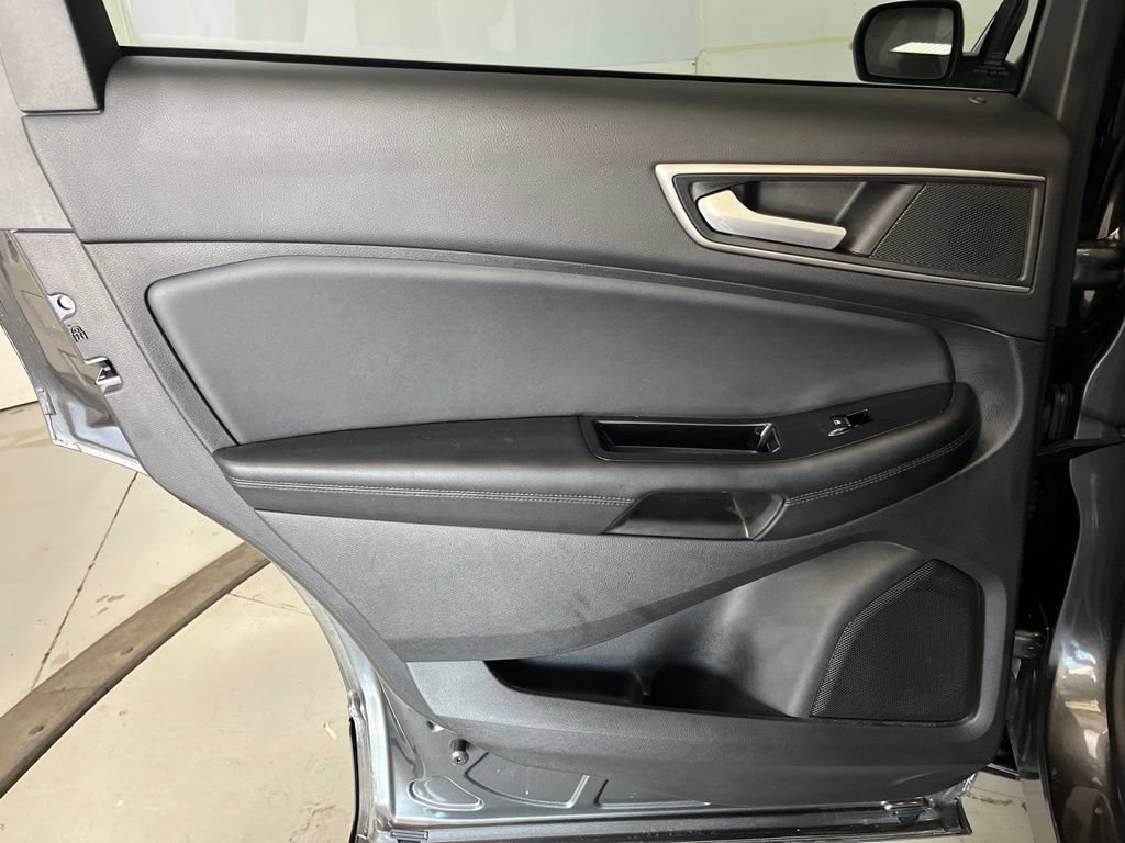 Used 2017 Ford Edge SEL w/ Equipment Group 201A AWD/4WD image 28