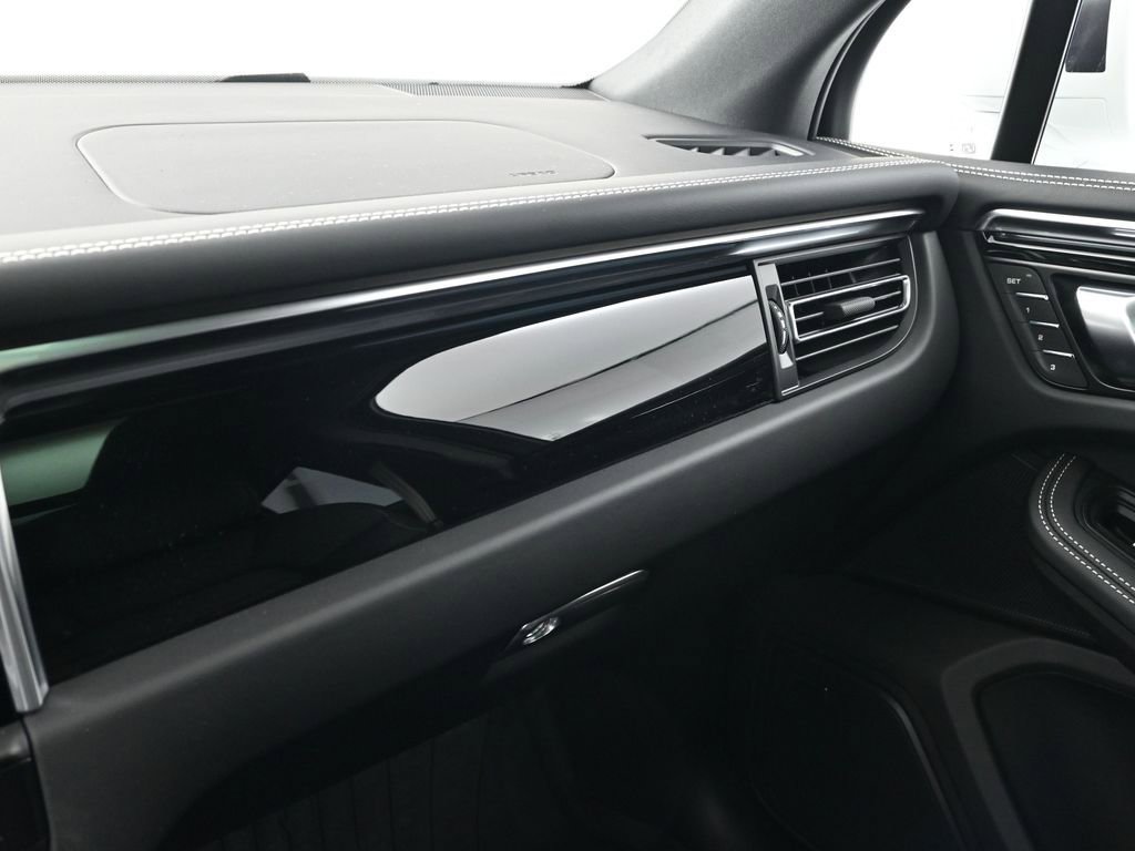 New 2026 Porsche Macan S image 23