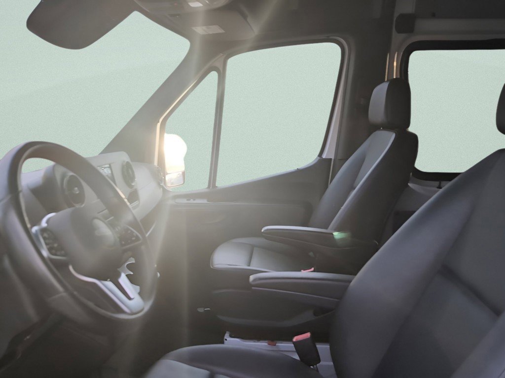 Used 2021 Freightliner Sprinter 2500 image 8