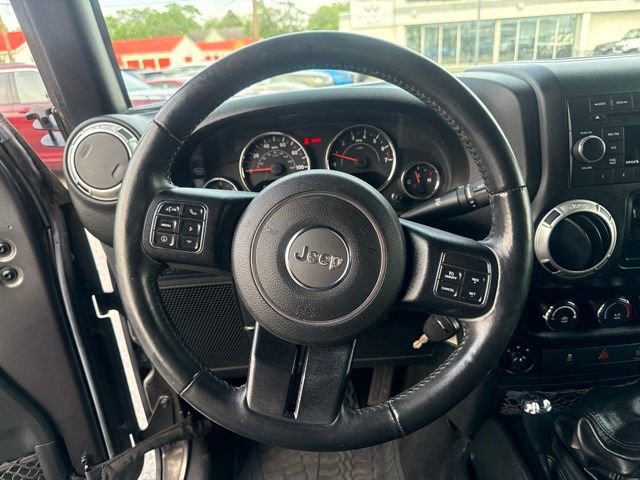 Used 2016 Jeep Wrangler Unlimited Rubicon w/ Connectivity Group AWD/4WD image 28