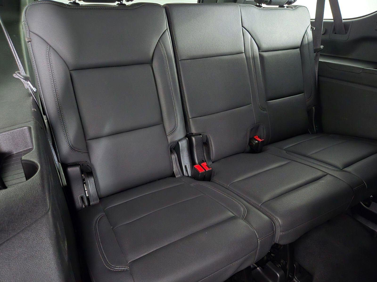 Used 2024 Chevrolet Suburban LT RWD image 17