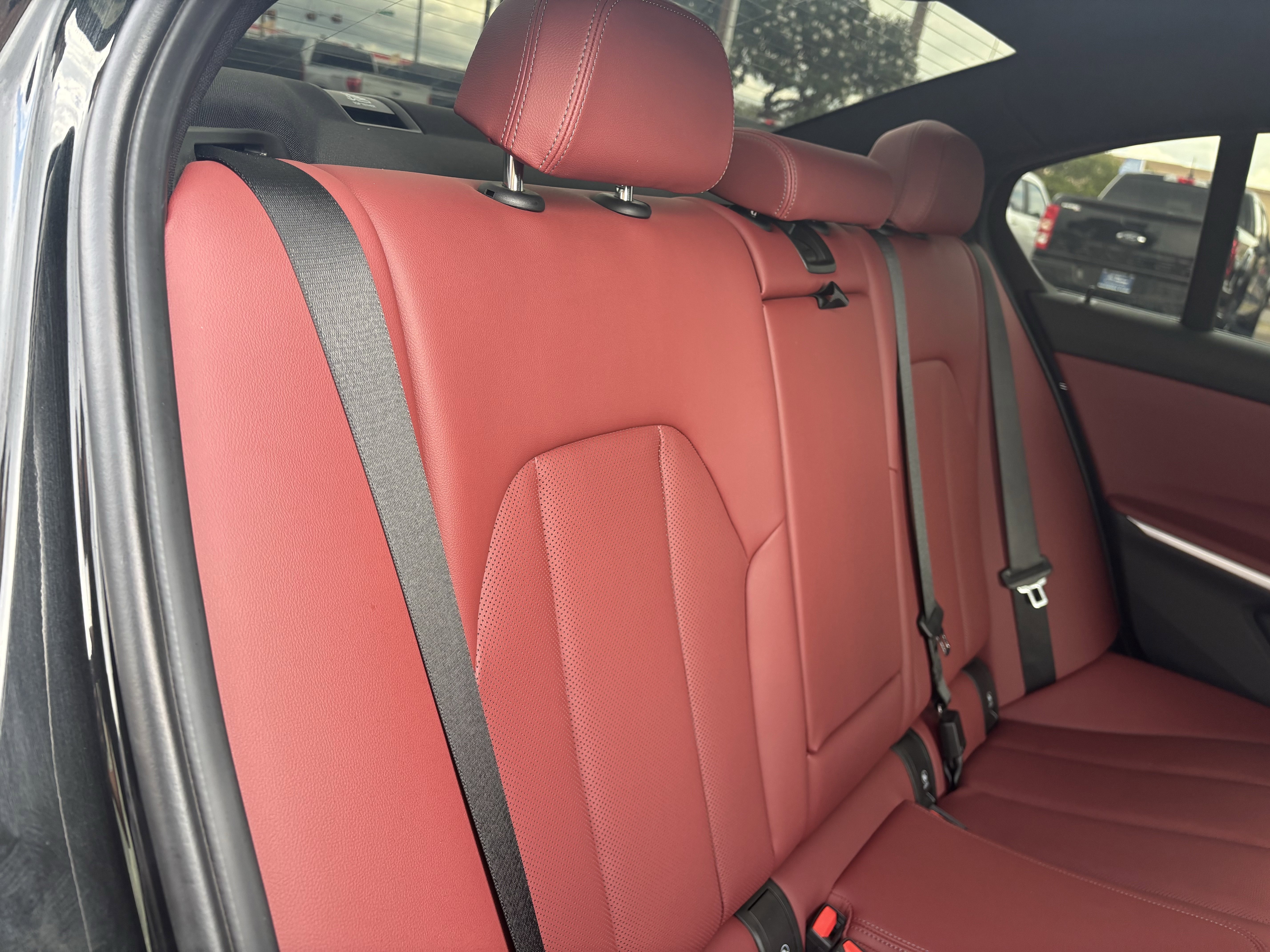 Used 2024 BMW 330i Sedan w/ M Sport Package image 27