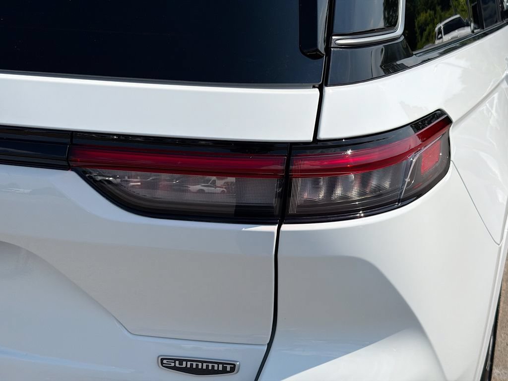 New 2026 Jeep Grand Cherokee Summit AWD/4WD image 11