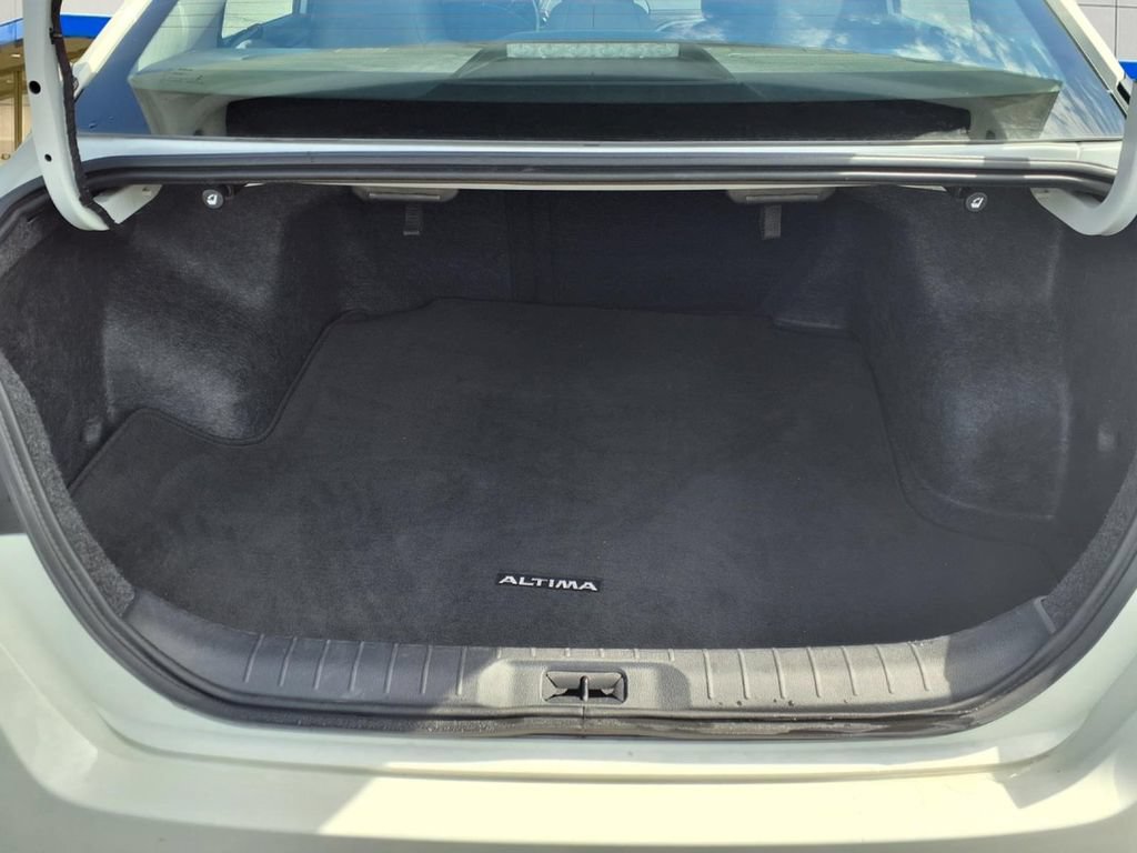 Used 2025 Nissan Altima 2.5 SV FWD image 23