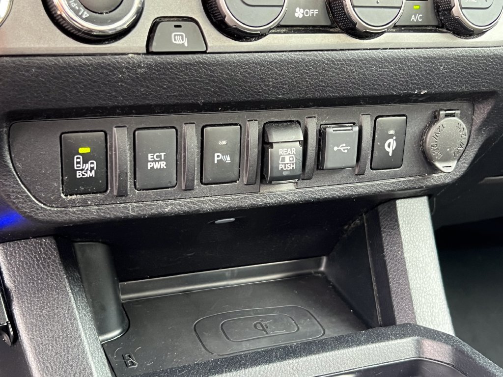 Used 2021 Toyota Tacoma TRD Off-Road w/ Technology Package AWD/4WD image 30