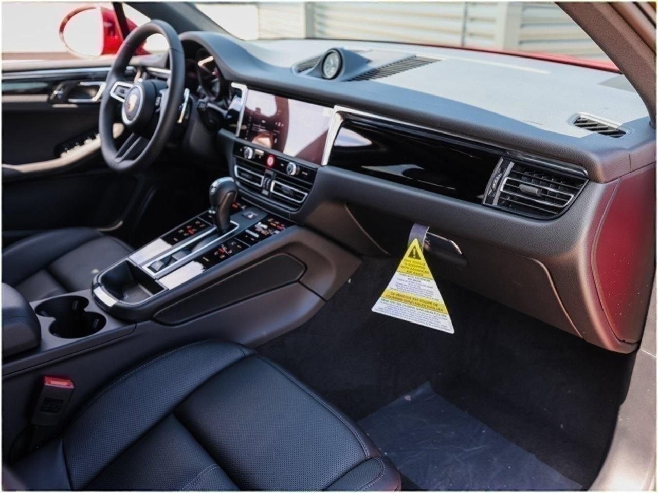 Certified 2025 Porsche Macan AWD/4WD image 27