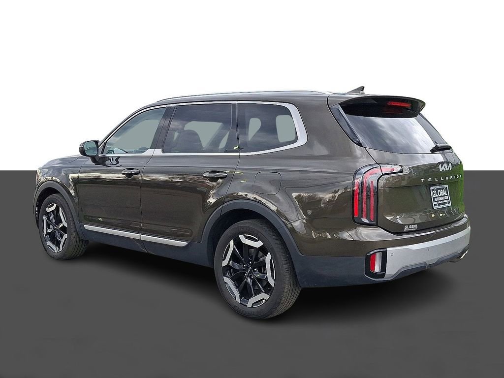 Used 2023 Kia Telluride EX w/ EX Captain's Chair Package image 5