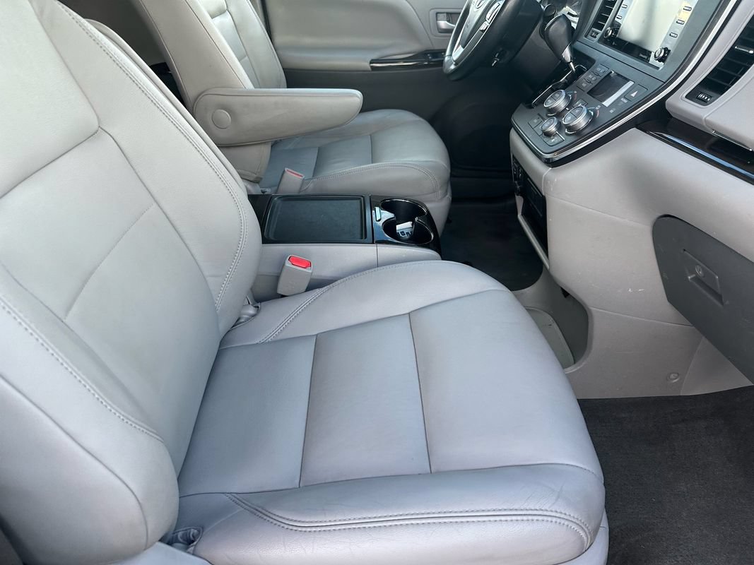 Used 2018 Toyota Sienna XLE w/ XLE Navigation Package AWD/4WD image 15
