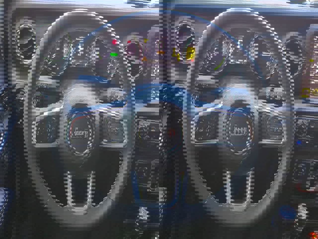 Used 2023 Jeep Wrangler Sahara image 23