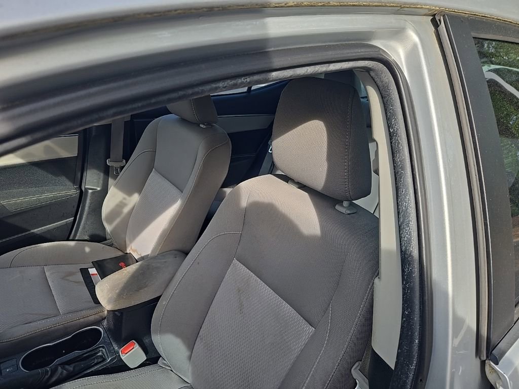 Used 2015 Toyota Corolla LE image 2