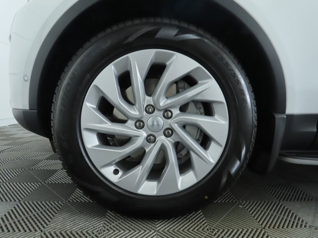 Used 2025 Land Rover Discovery S image 31