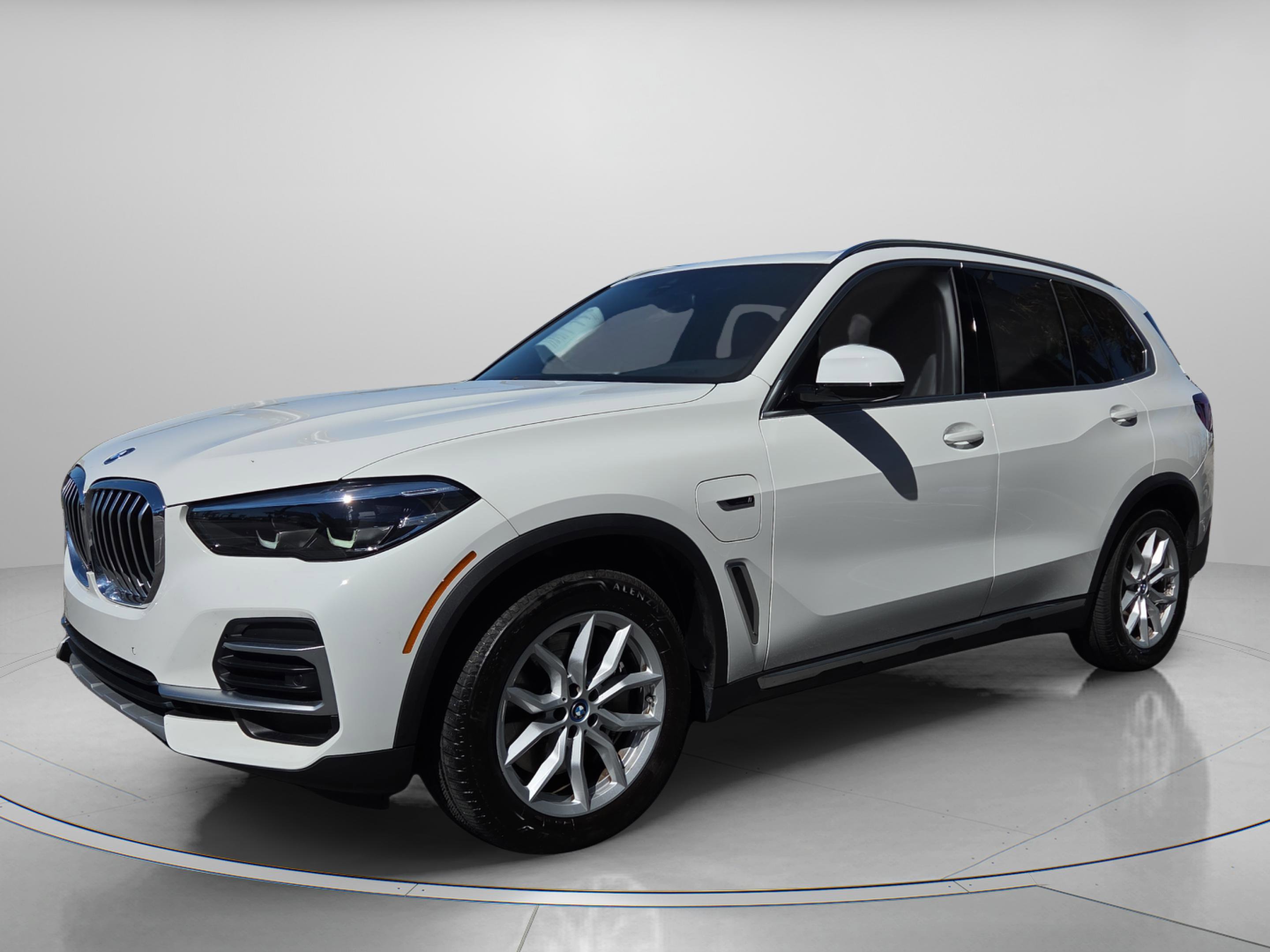 Used 2022 BMW X5 xDrive45e image 2