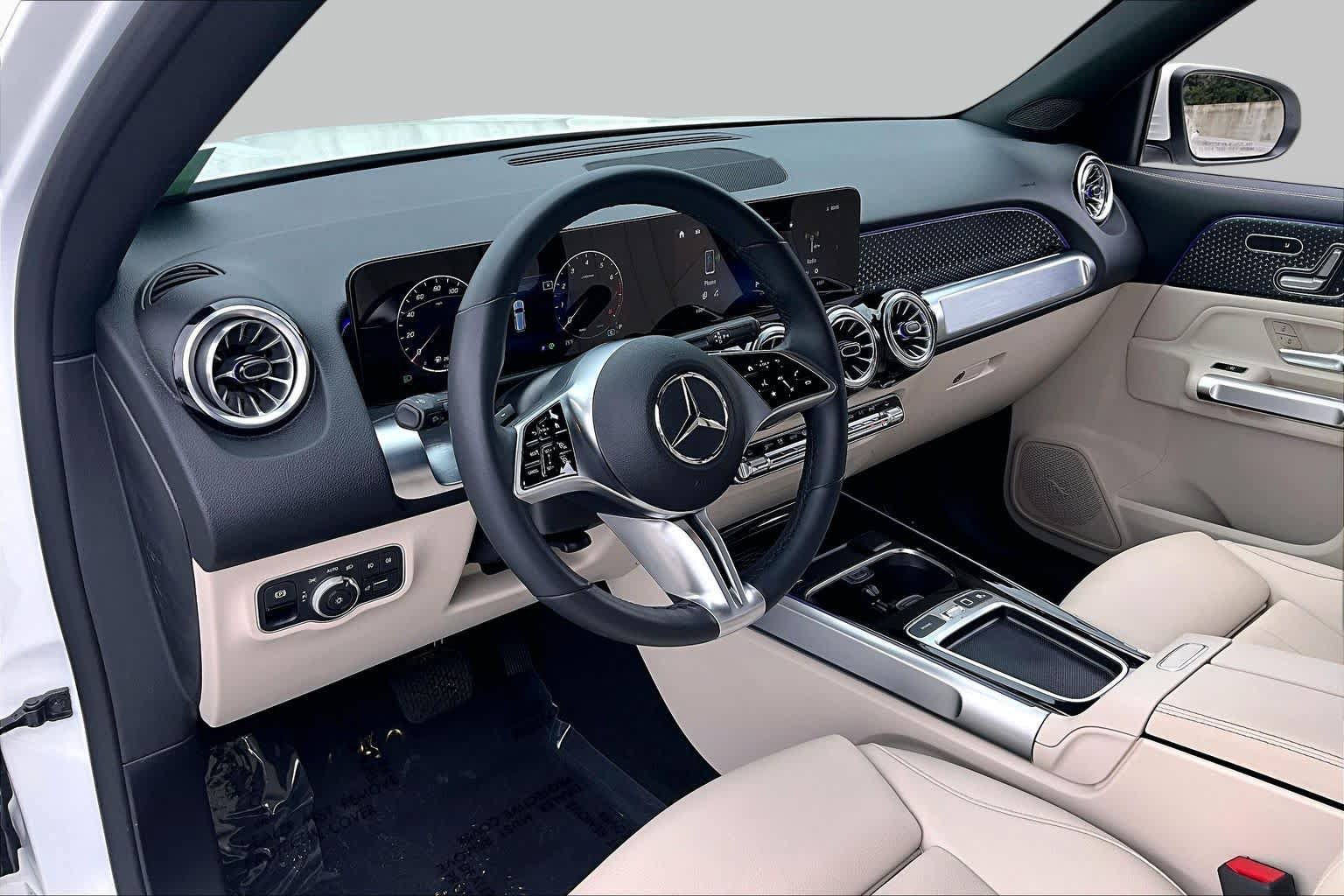 Used 2025 Mercedes-Benz GLB 250 4MATIC image 18