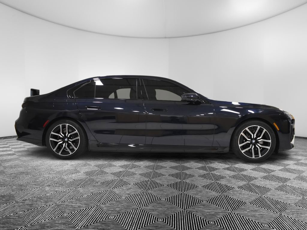 Used 2025 BMW i7 xDrive60 AWD/4WD image 6