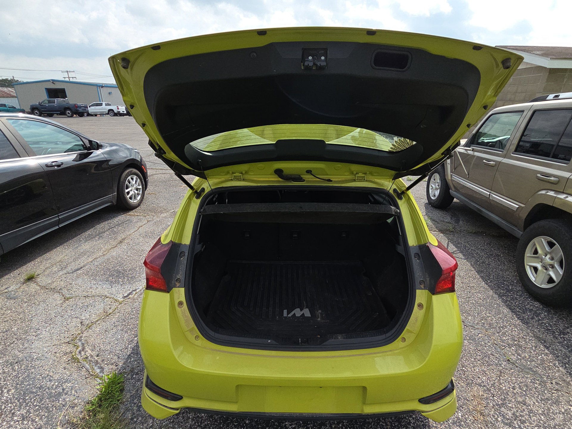 Used 2018 Toyota Corolla iM w/ All-Weather Mat Package FWD image 14