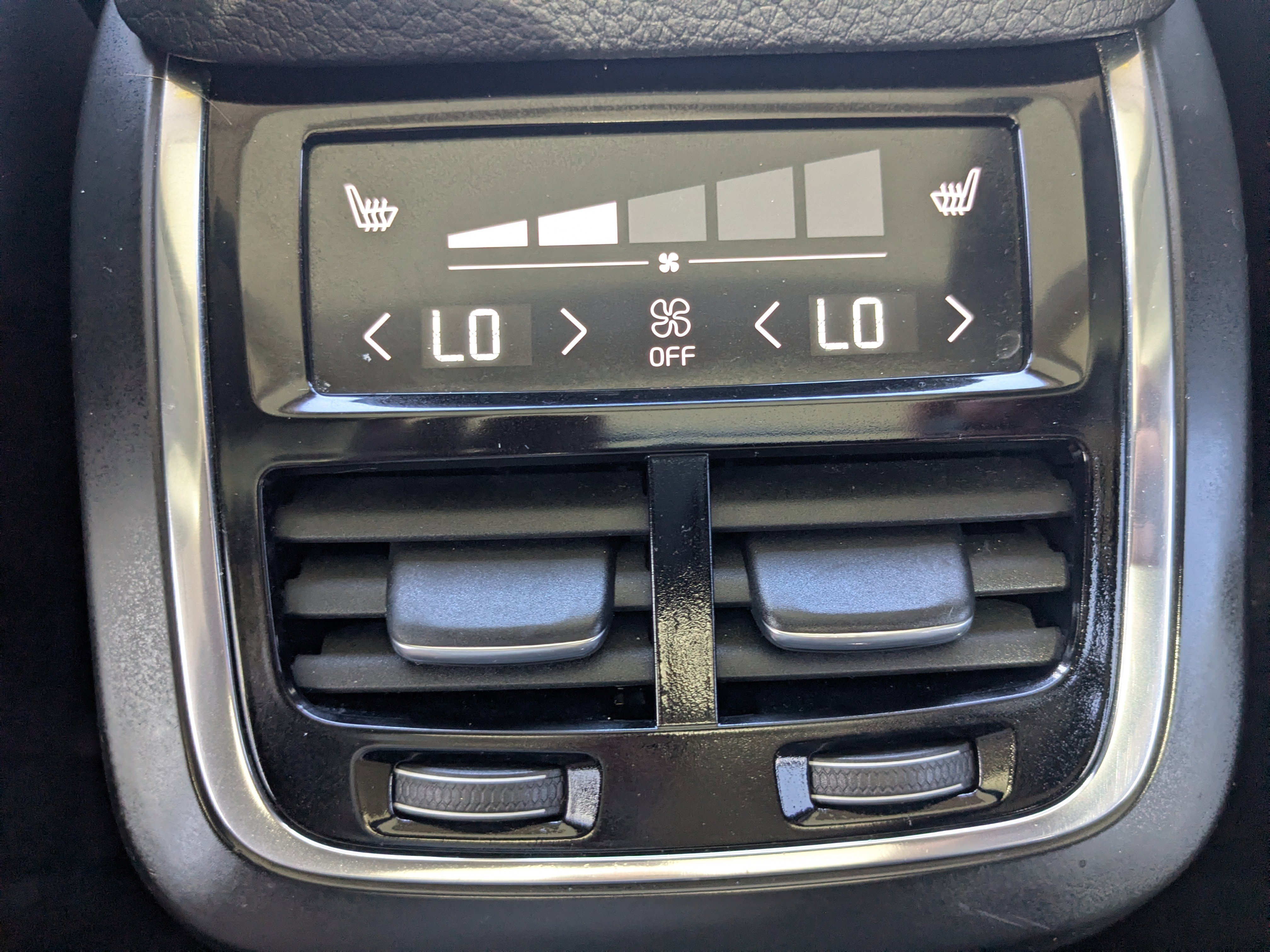 Used 2017 Volvo XC90 T6 Momentum w/ Vision Package image 20